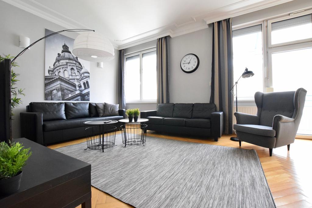 Standerd Apartment By Hi5 - Lovag Family Suites Budapeste Exterior foto
