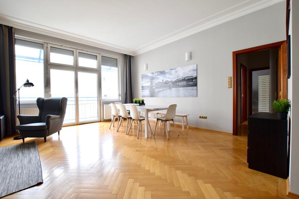 Standerd Apartment By Hi5 - Lovag Family Suites Budapeste Exterior foto