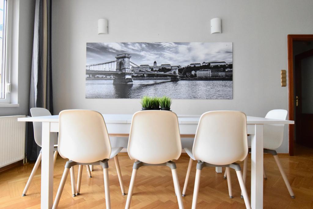Standerd Apartment By Hi5 - Lovag Family Suites Budapeste Exterior foto