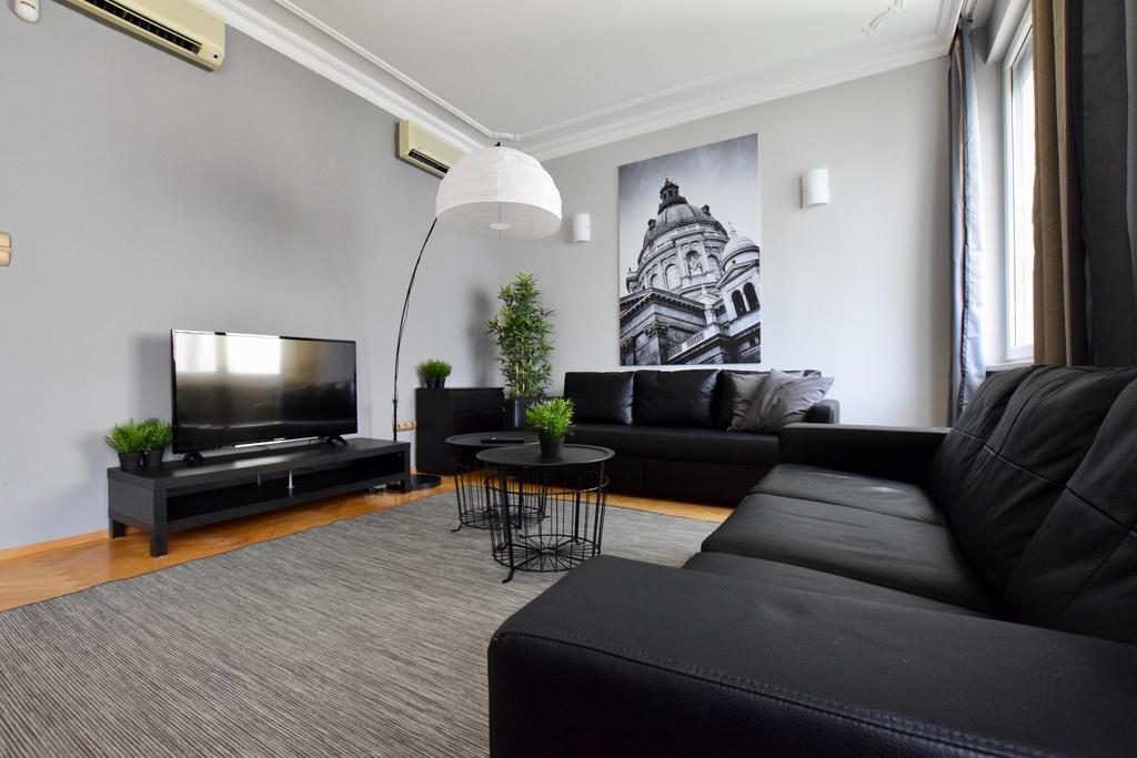 Standerd Apartment By Hi5 - Lovag Family Suites Budapeste Exterior foto
