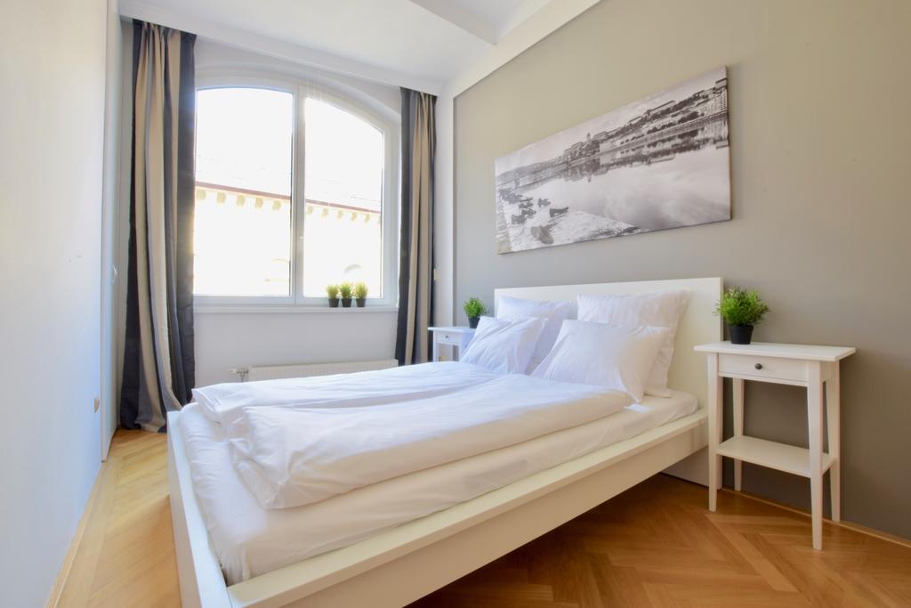 Standerd Apartment By Hi5 - Lovag Family Suites Budapeste Exterior foto