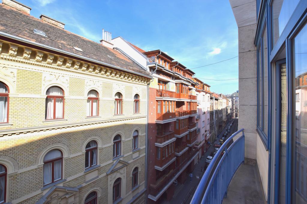 Standerd Apartment By Hi5 - Lovag Family Suites Budapeste Exterior foto