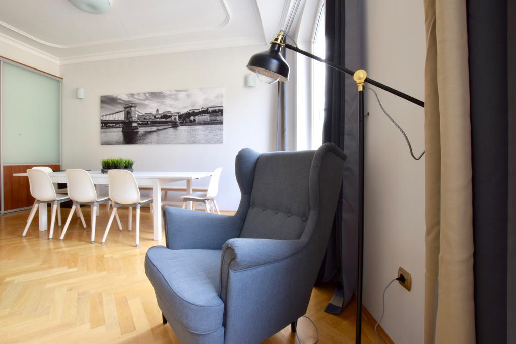 Standerd Apartment By Hi5 - Lovag Family Suites Budapeste Exterior foto