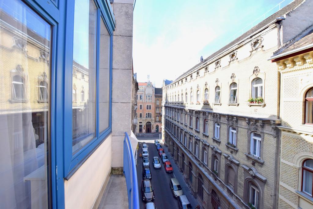 Standerd Apartment By Hi5 - Lovag Family Suites Budapeste Exterior foto