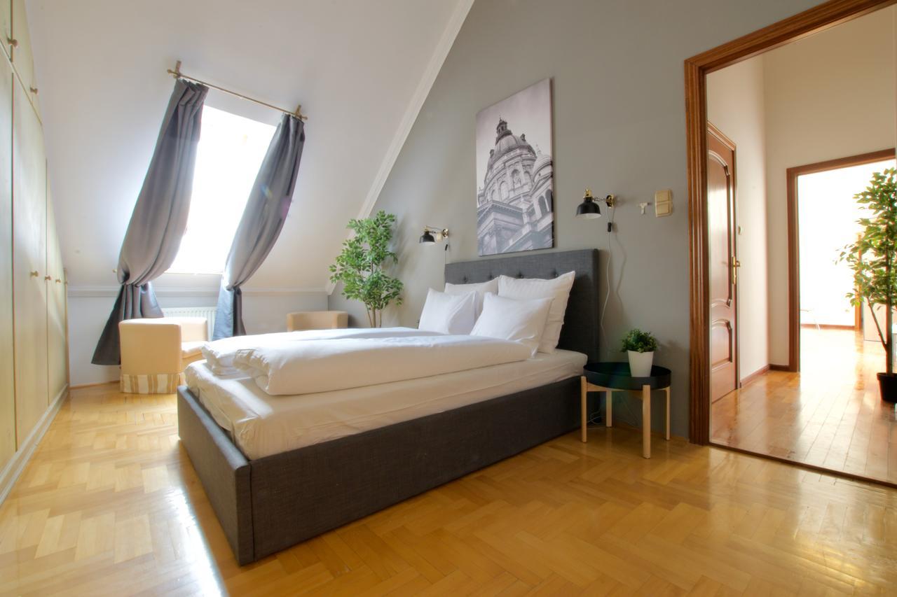 Standerd Apartment By Hi5 - Lovag Family Suites Budapeste Exterior foto